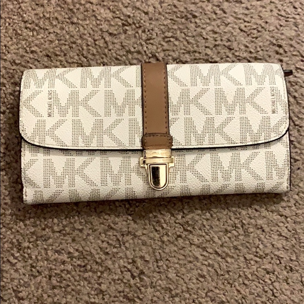Michael Kor’s wallet